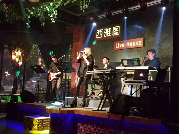 西雅圖演藝餐吧